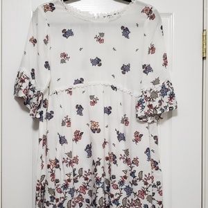 NWT Floral 🌸🌼 Top 👚 M
